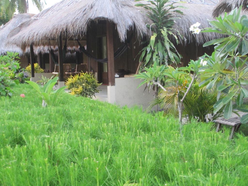 Selong Belanak Bungalows Selong Blanak Exterior foto